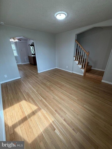 Foto del edificio - 229 Endsleigh Ave