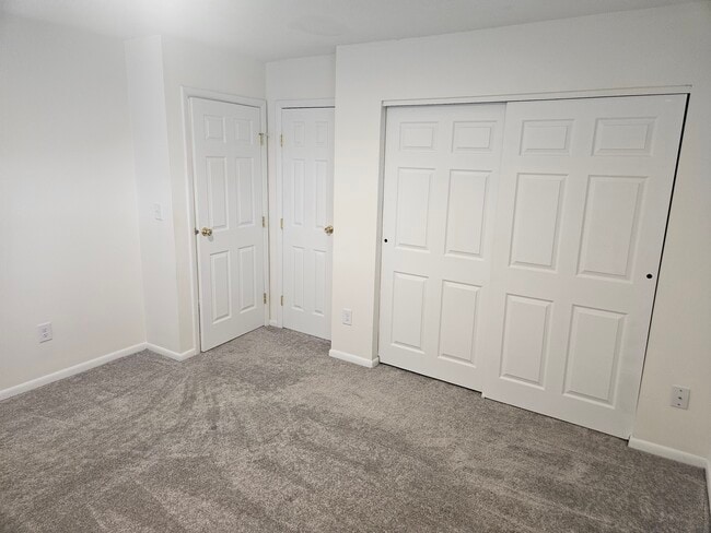 Building Photo - 860 Sussex Pl