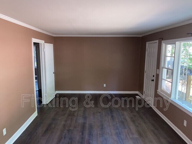 Building Photo - 1120 Burton Ave