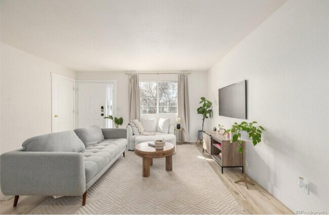 Building Photo - 16397 E Wyoming Dr