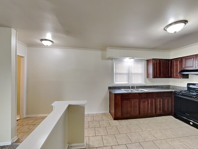 Building Photo - 15624 Laramie Ave