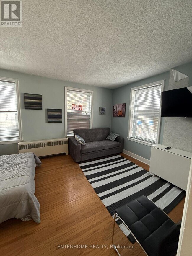 Photo du bâtiment - 51 Queen St E