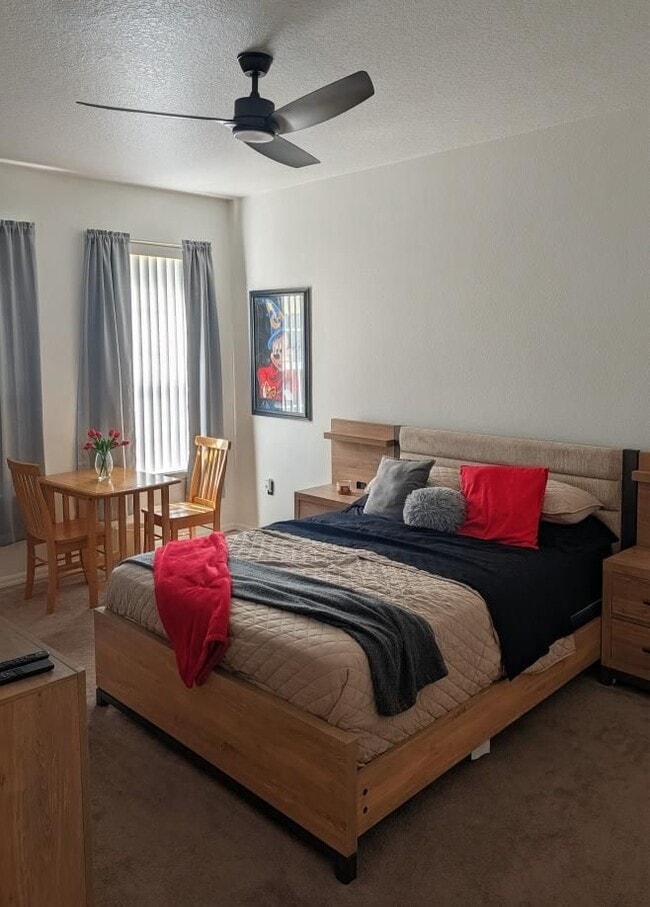 Foto del edificio - 326 Monroe Cir