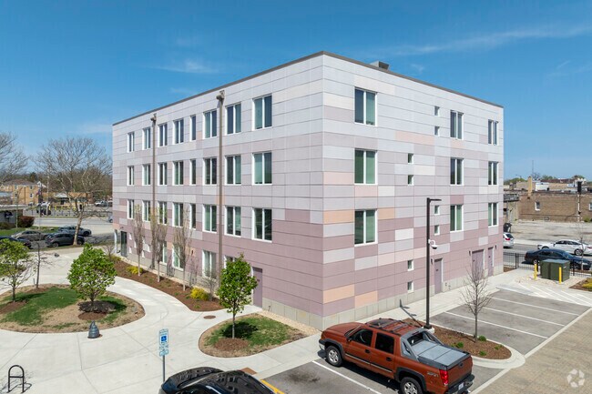 Foto del edificio - Lawrence + Austin Apartments