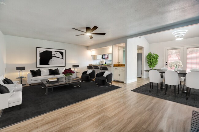 Foto del edificio - 2711 Creek Wood Ct