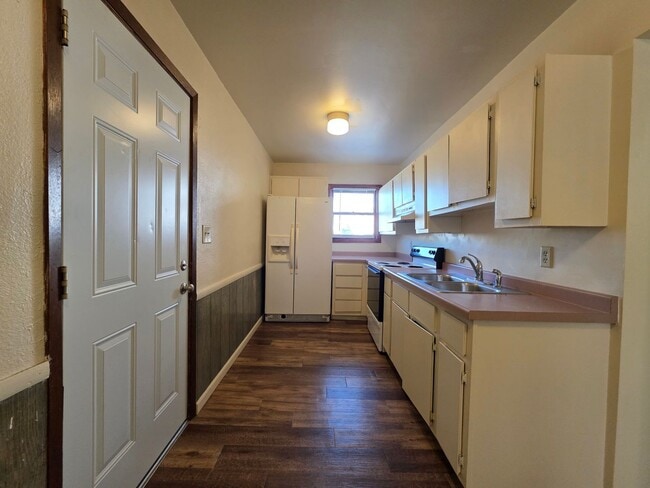 Foto del edificio - 1952 Roosevelt Ave