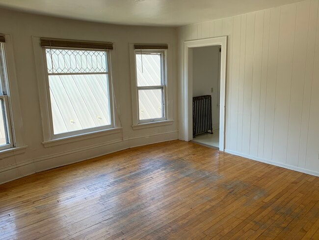 Building Photo - 834 E Gorham St