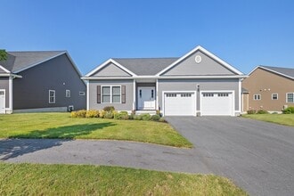 Building Photo - 98 Front Nine Dr