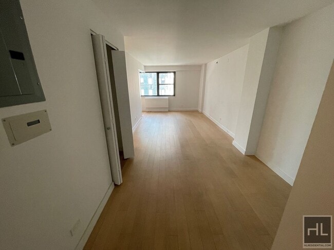 Building Photo - East 39th Street