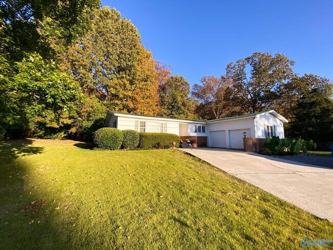 Building Photo - 2100 Tanner Dr SW