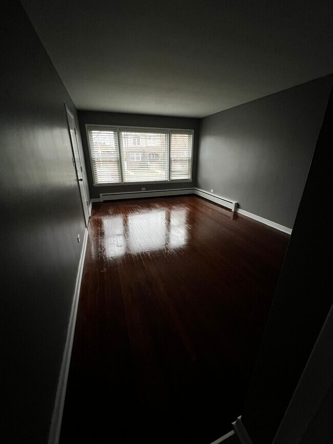 Building Photo - 5623 S Kenneth Ave