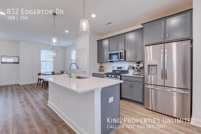 Building Photo - 832 Edgerton Dr