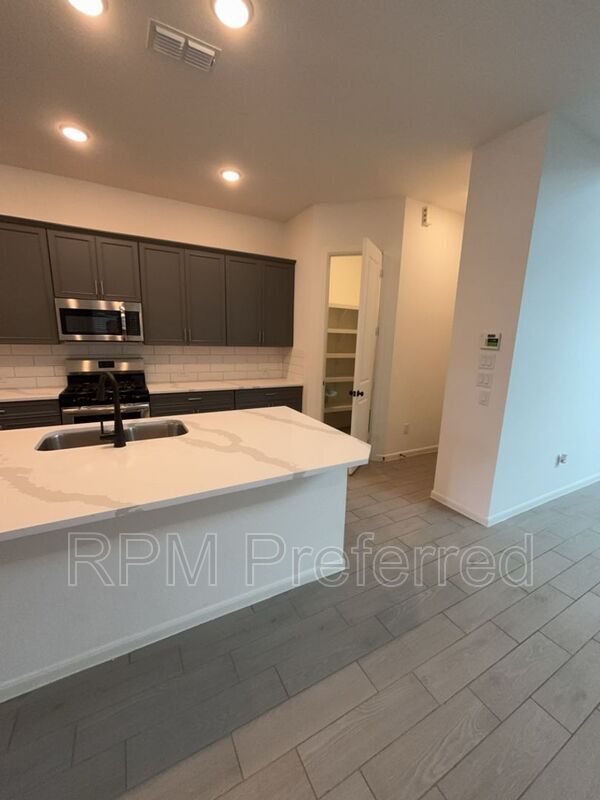 Foto del edificio - 1542 Park Path Dr