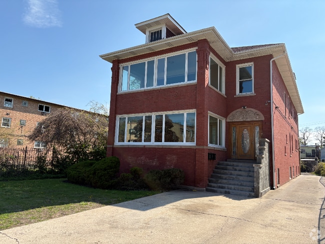 Building Photo - 7812 S South Shore Dr