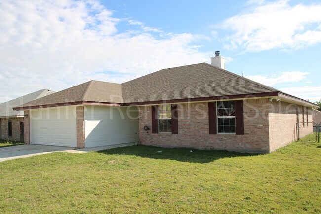 Building Photo - Hymesa Estates!