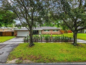 Building Photo - 152 SW 59th Ave