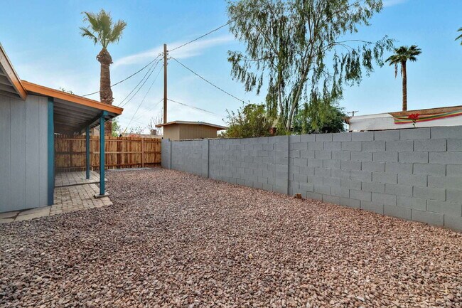 Foto del edificio - 2BR Unit with Private Backyard One Level
