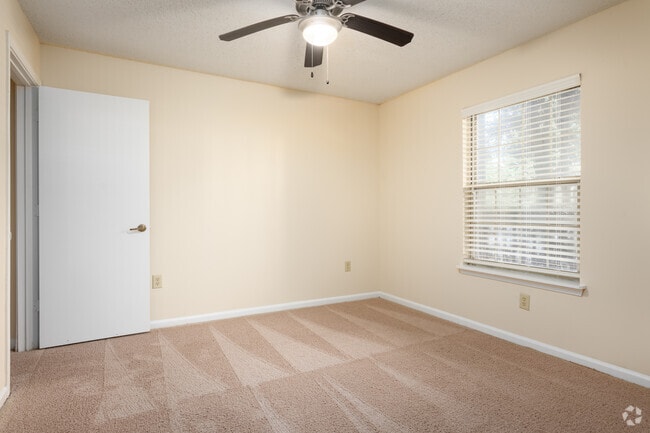 Plush Carpeting - Residences at Forestdale