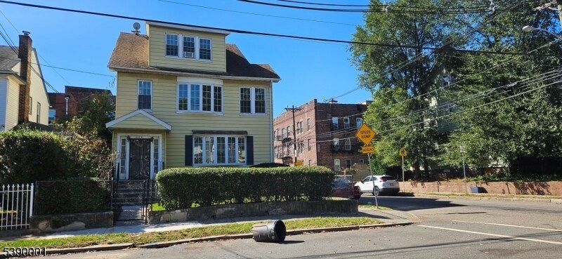 Foto principal - 264 Pomona Ave