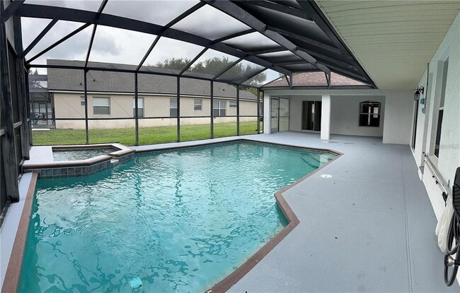 Foto del edificio - 16016 Blossom Hill Loop