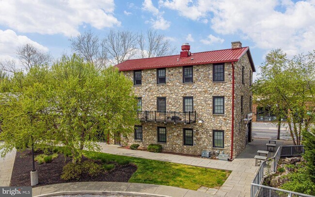 Building Photo - 26 E Lancaster Ave