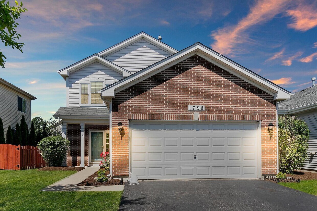 1798 S Fallbrook Dr, Round Lake, IL 60073 Townhome Rentals in Round