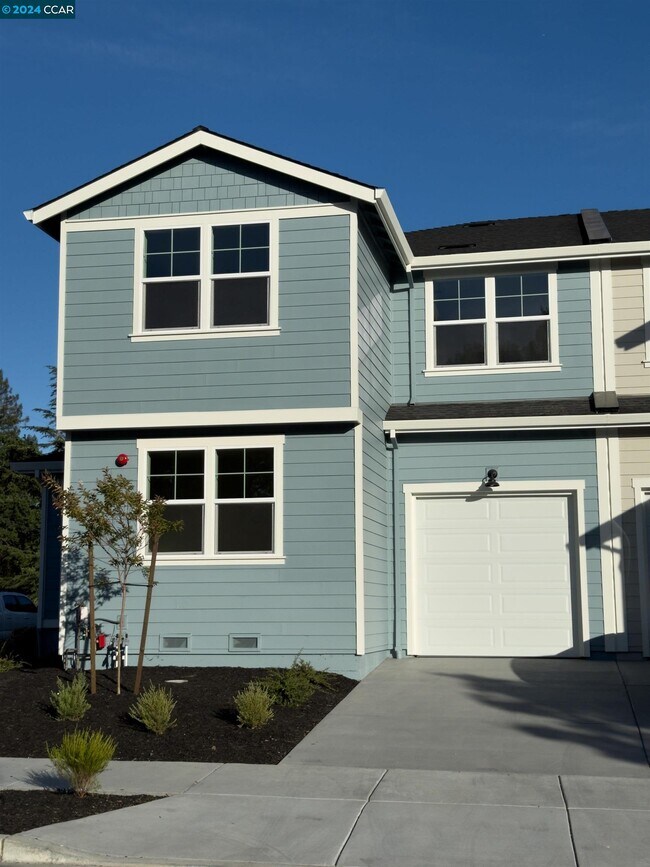 Building Photo - 4684 Prospect Ave