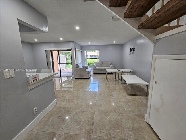 Foto del edificio - 2225 NW 45th Ave