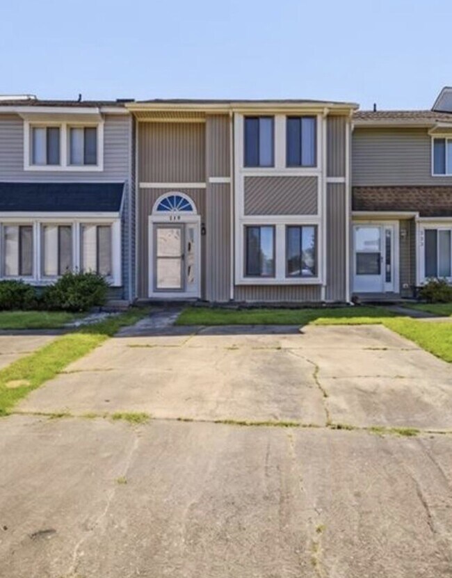 Building Photo - 719 Waters Dr