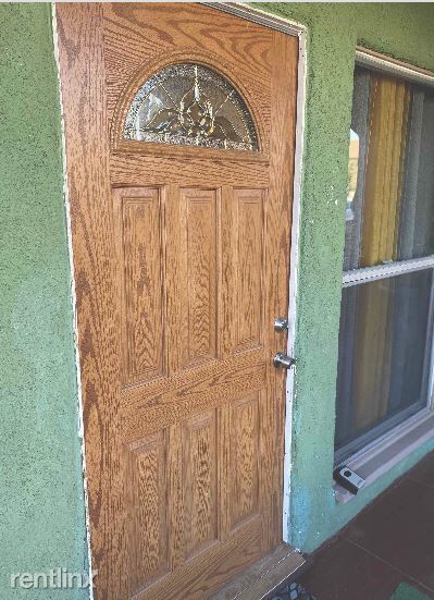 Building Photo - 3 br, 1 bath Duplex - 1955 South Bronson A...