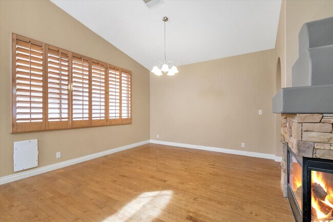 Building Photo - Great Single Story Summerlin Area Pool Home