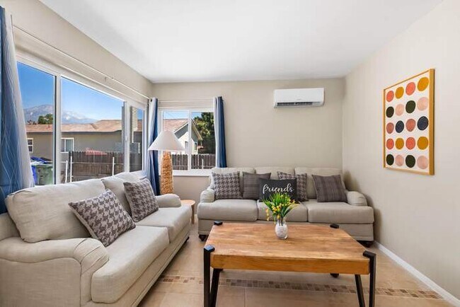 Foto del edificio - Cozy 2BR Home with Bright Interior & Relaxing Patio