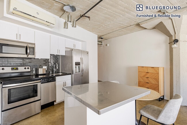 Building Photo - 1617 Cosmo St