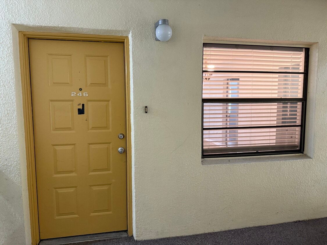 Foto principal - 3541 E Fort King St