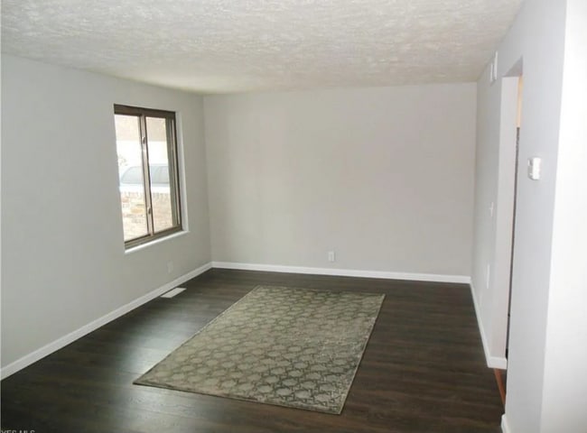 Building Photo - 1651 Mentor Ave