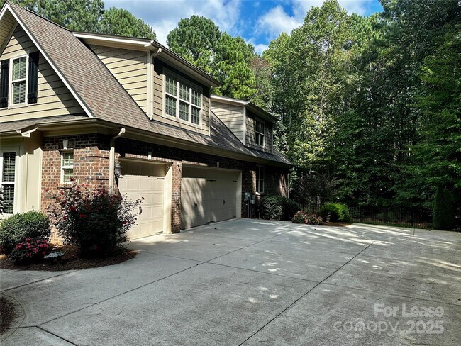Foto del edificio - 4642 Gold Finch Drive