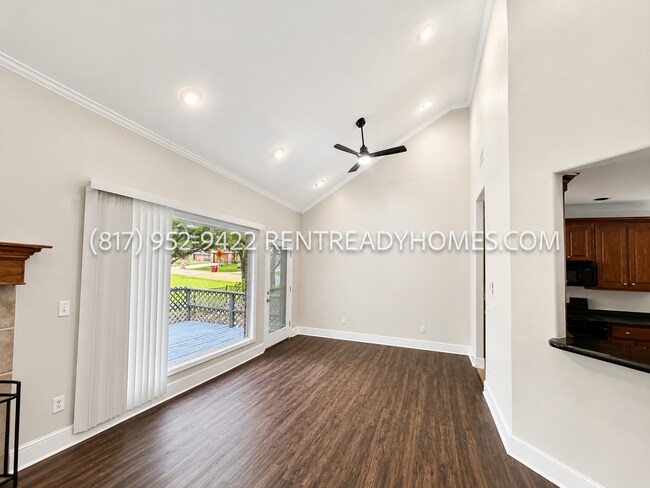 Foto del edificio - 4901 Lakeside Dr