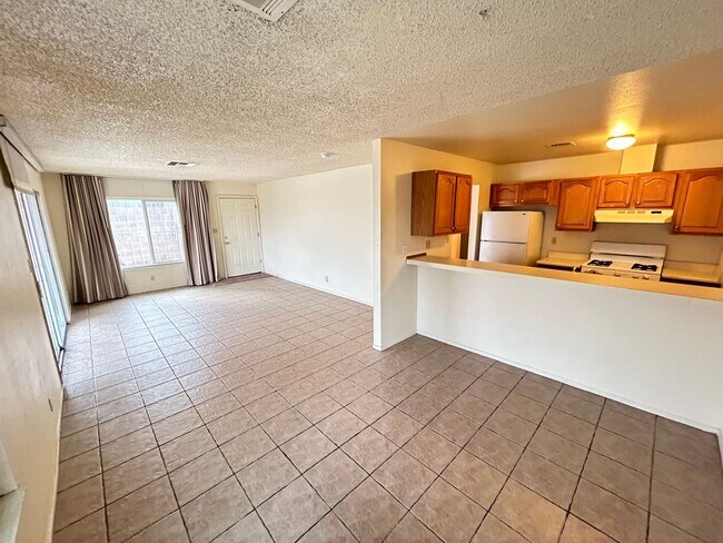 Building Photo - *SINGLE STORY 2 BEDROOM 2 BATH*