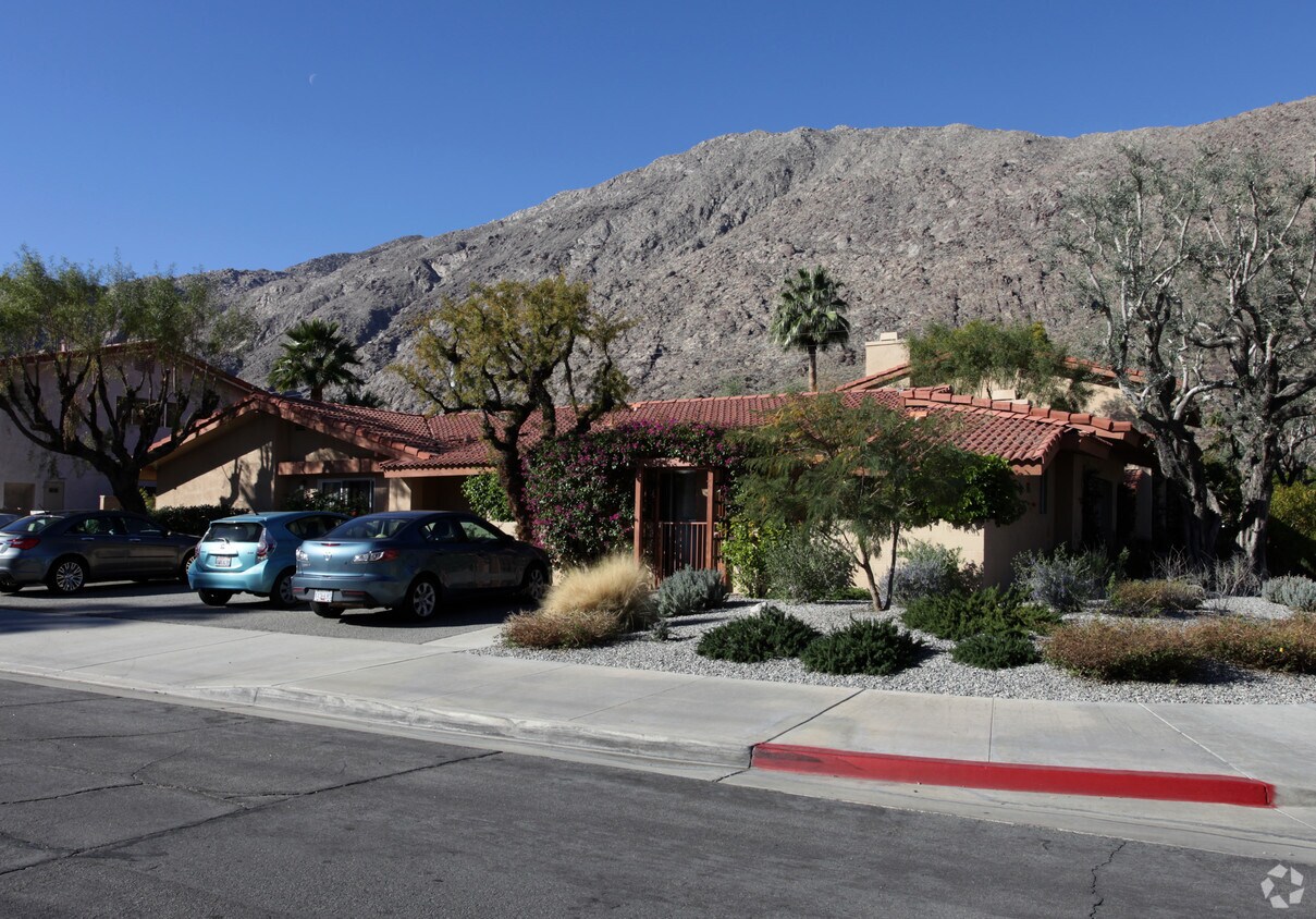 Foto principal - 219-225 S Cahuilla Rd
