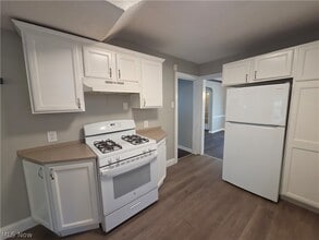 Building Photo - 1405 Villa Dr