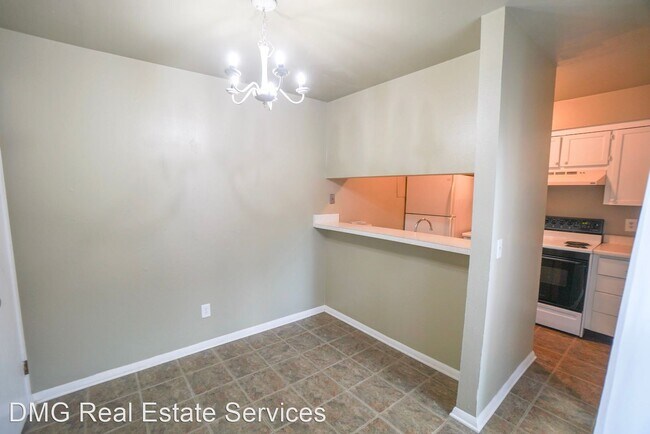 Building Photo - 1 br, 1.5 bath House - 811 Redbird Ln