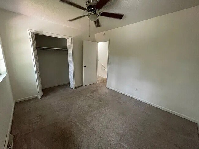 Foto del edificio - 106 Kimeran Ln