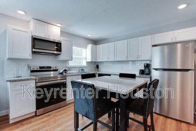 Building Photo - 7954 Sayers St