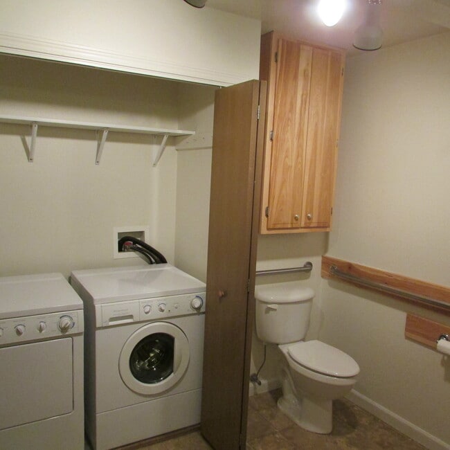 Wash/dry in unit - 2150 Frances St