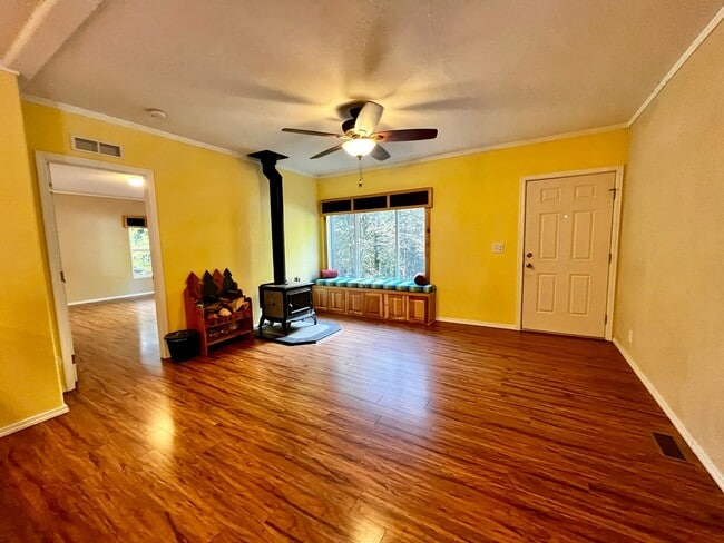 Building Photo - **FREE DECEMBER RENT** Tranquil Living on ...