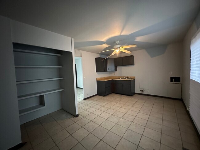 Building Photo - 802 Knollcrest Dr