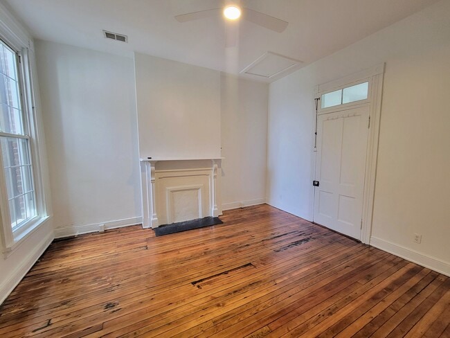 Building Photo - 910 W Clay St