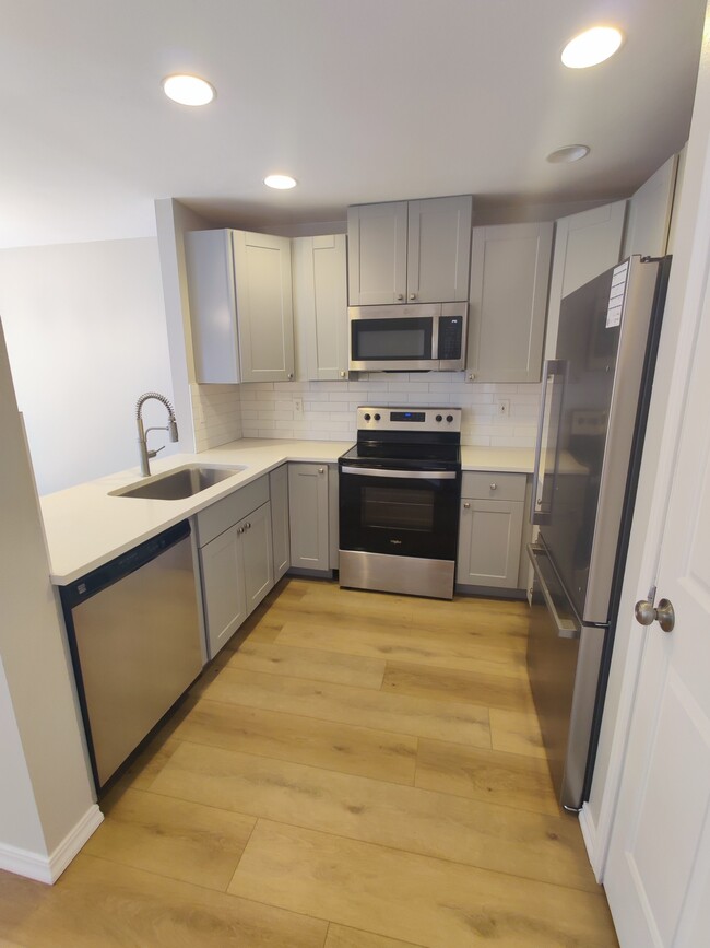 Building Photo - 165 Sagebrush Ave