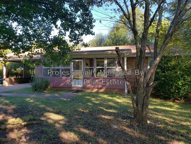Foto del edificio - 135 Morris Mill Rd