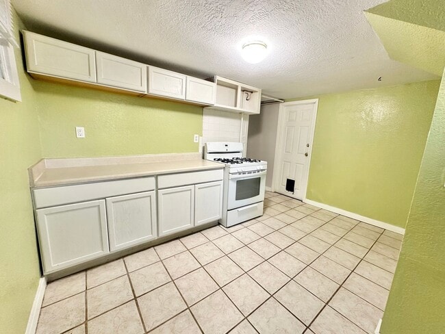 Foto del edificio - 1023.5 Laporte Avenue